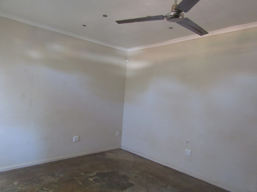 6 Bedroom Property for Sale in Hankey Eastern Cape